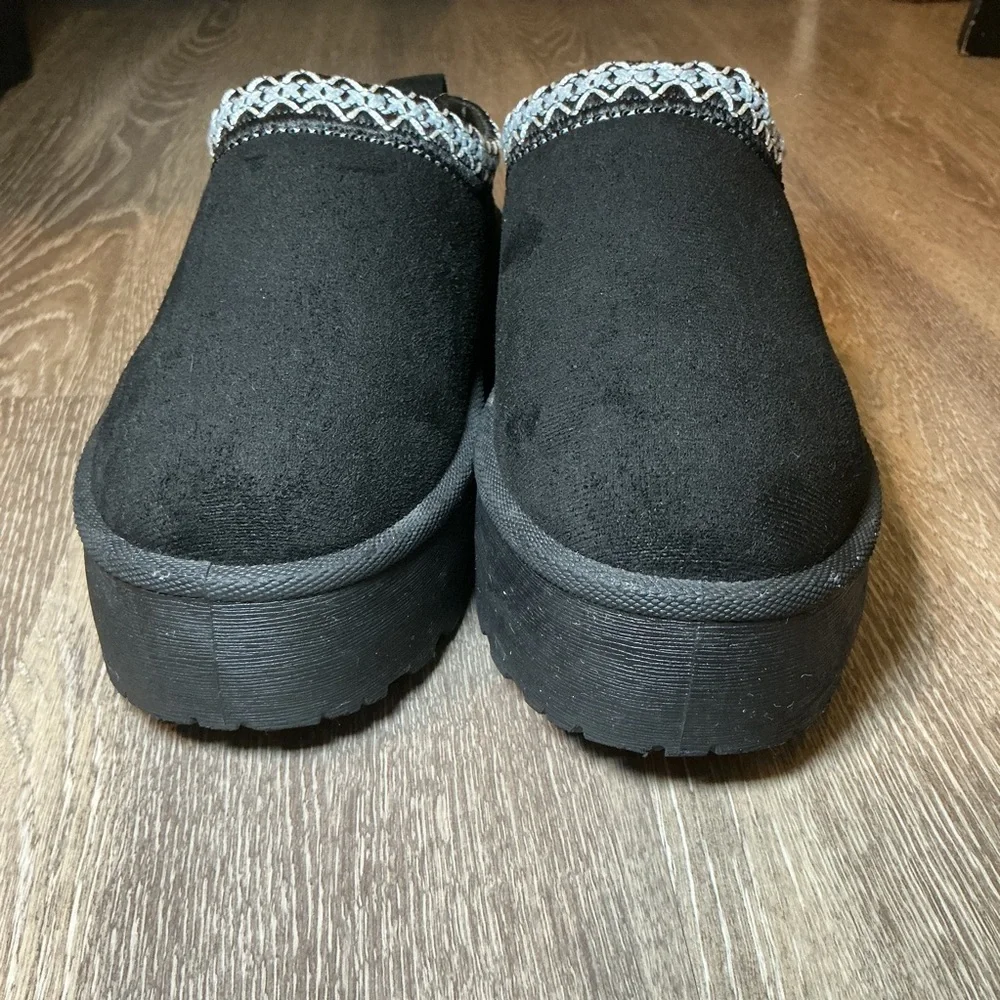 Olivia & Kate Black Slip-On Platform Shoes - Picture 2 of 4